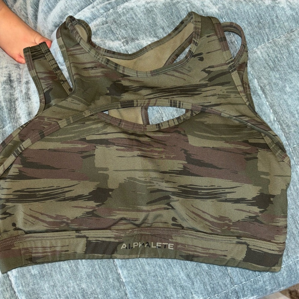 Alphalete sports bra